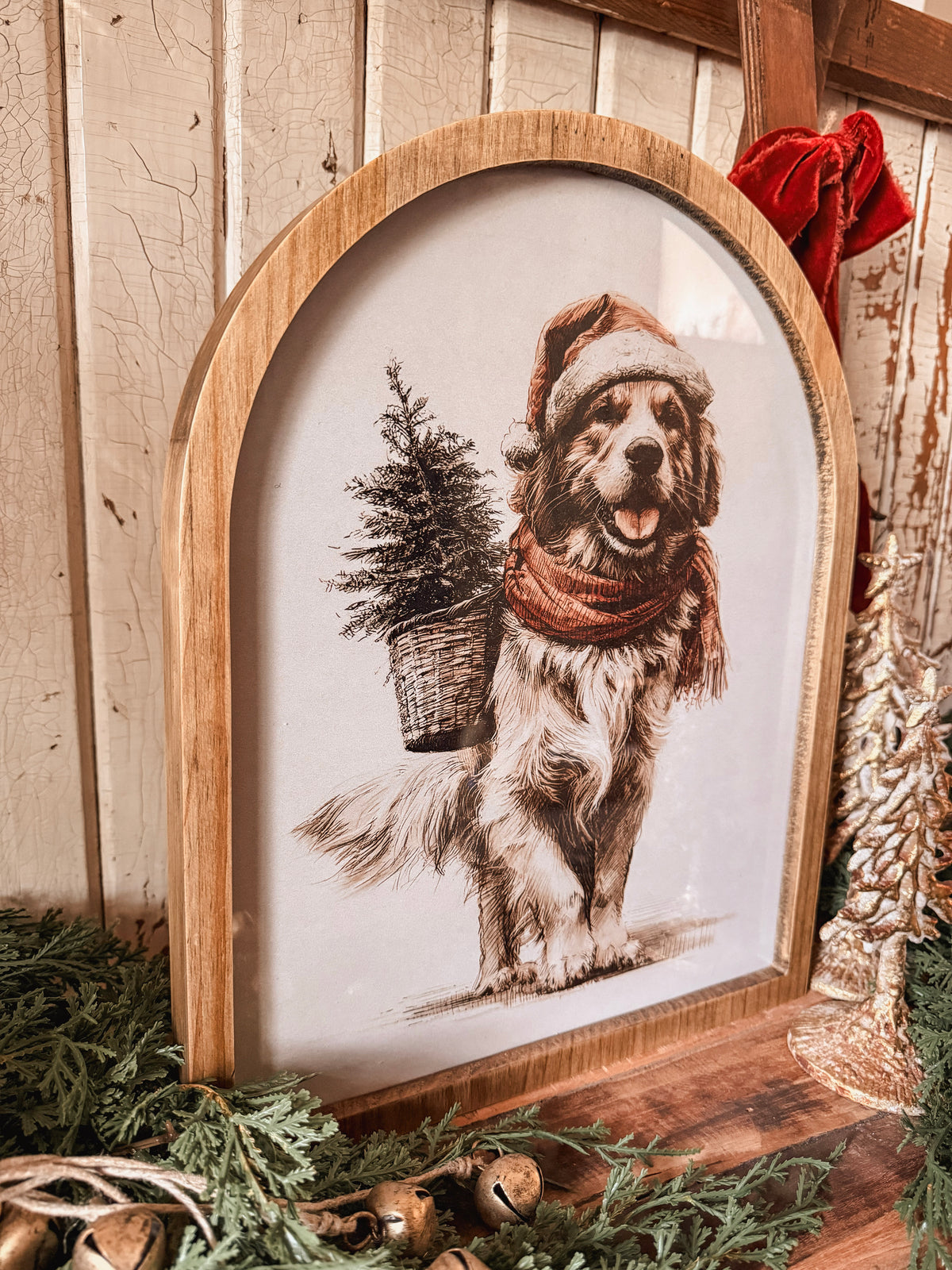 Framed Arch - Neutral Golden Retriever in Santa Hat